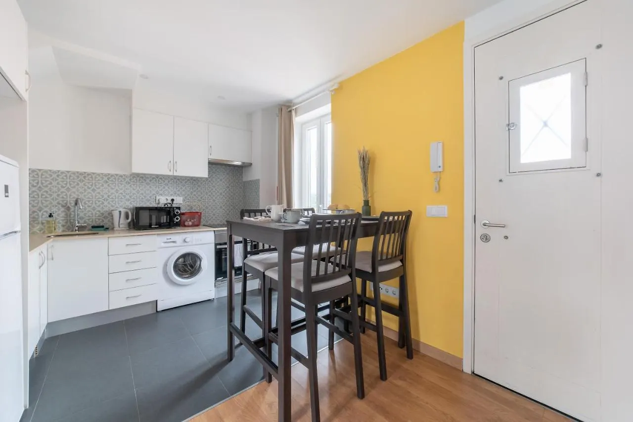 Lisbon Hill House - No. 589B Apartment